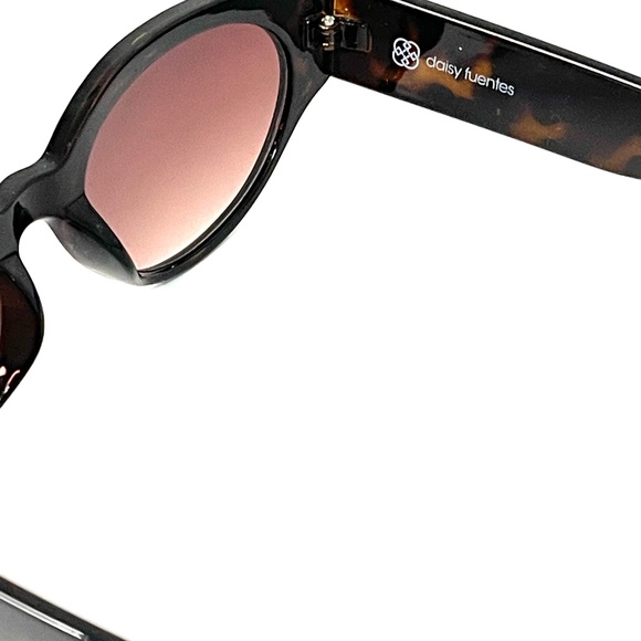 Daisy Fuentes Women\'s Sunglasses main image 6